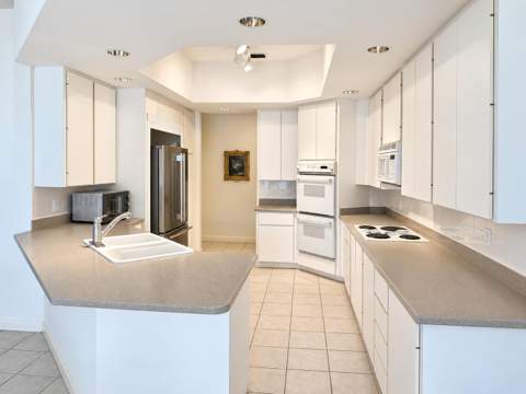 1705 Flagler Manor Circle, West Palm Beach FL - photo 13 of 23