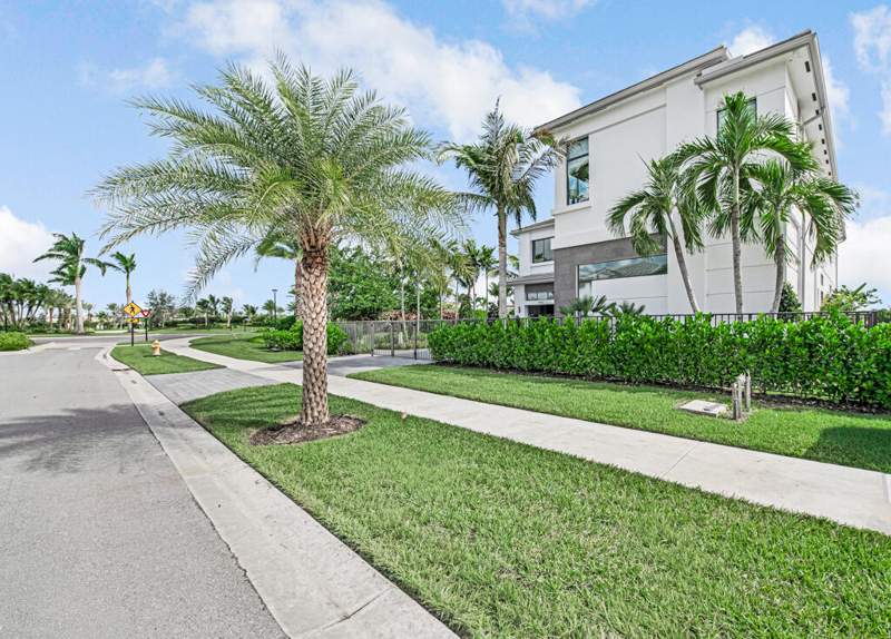 5 bedroom Single Family Residence at 9984 Migration Point, Apex at Avenir, Palm Beach Gardens — photo 4