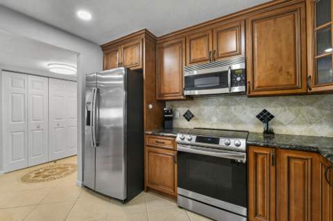 801 Lake Shore Drive #109, Lake Park FL - photo 18 of 57