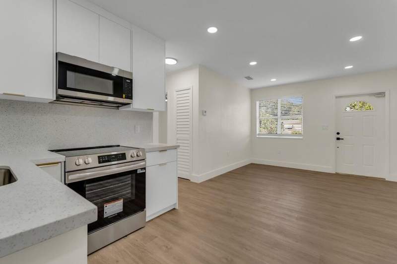 3 bedroom Single Family Residence at 870 NW 34th Terrace, Sunrise Heights, Lauderhill — photo 5