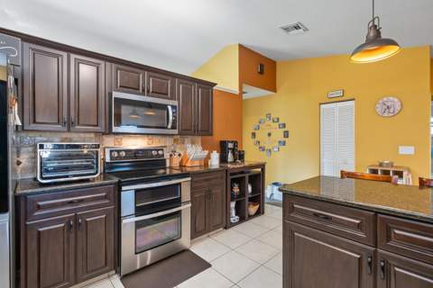 1119 Sea Pines Way, Lantana FL - photo 9 of 33