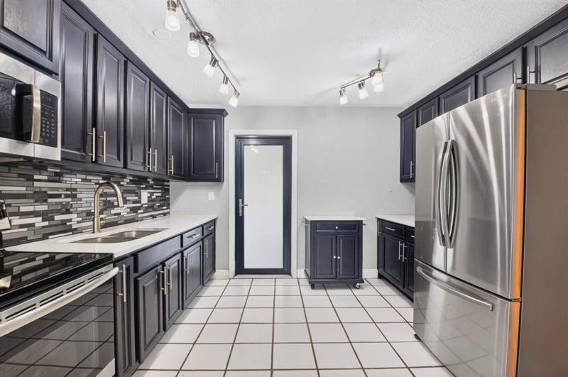 4 bedroom Single Family Residence at 528 Beech Road, Golfview Heights 1, West Palm Beach — photo 3