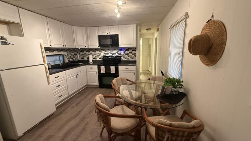 2 bedroom Mobile Home at 7217 SE Swan Avenue, Ridgeway, Hobe Sound — photo 3