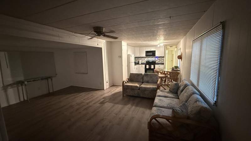 2 bedroom Mobile Home at 7217 SE Swan Avenue, Ridgeway, Hobe Sound — photo 4