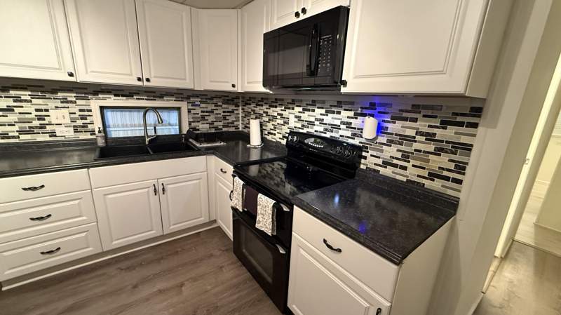 2 bedroom Mobile Home at 7217 SE Swan Avenue, Ridgeway, Hobe Sound — photo 2