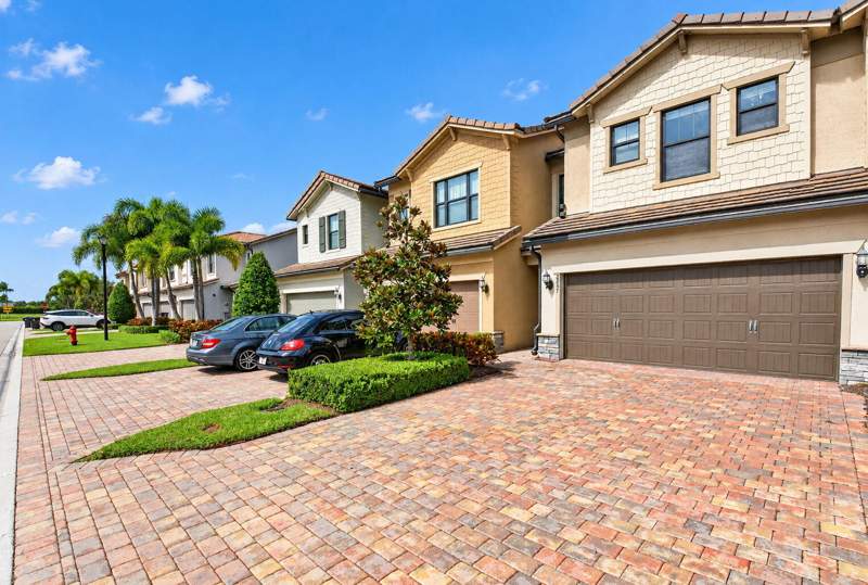 3 bedroom Townhouse at 8297 Catria Lane, Fields At Gulfstream Polo, Lake Worth — photo 2