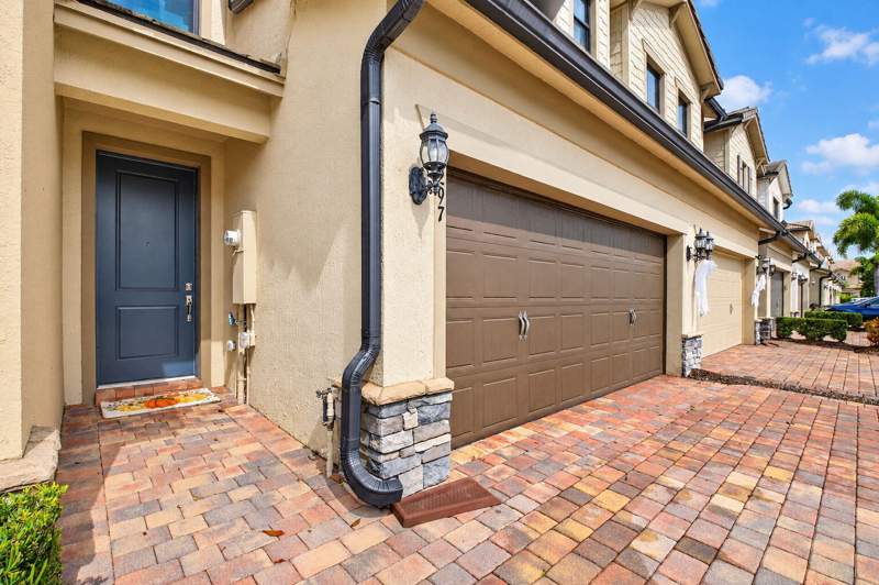 3 bedroom Townhouse at 8297 Catria Lane, Fields At Gulfstream Polo, Lake Worth — photo 3