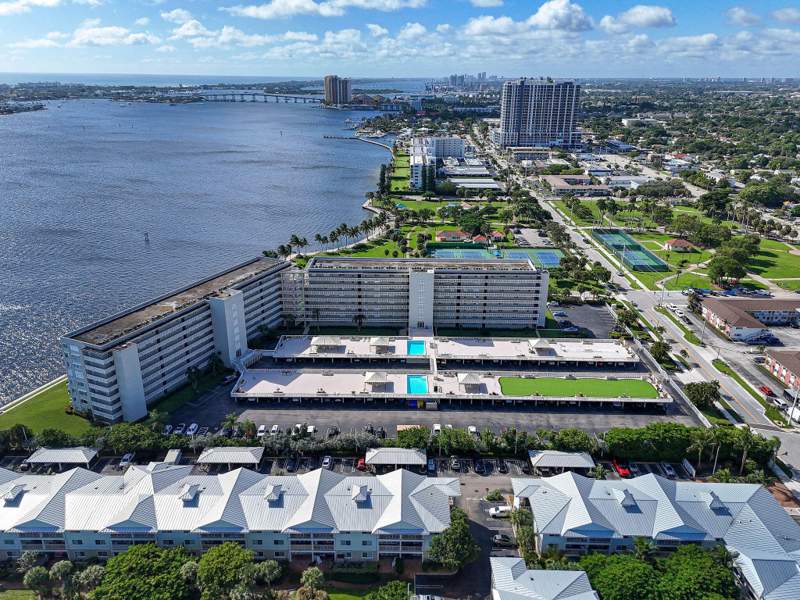 2 bedroom Condominium at 801 Lake Shore Drive #109, Lake Harbour Towers Condo, Lake Park — photo 3