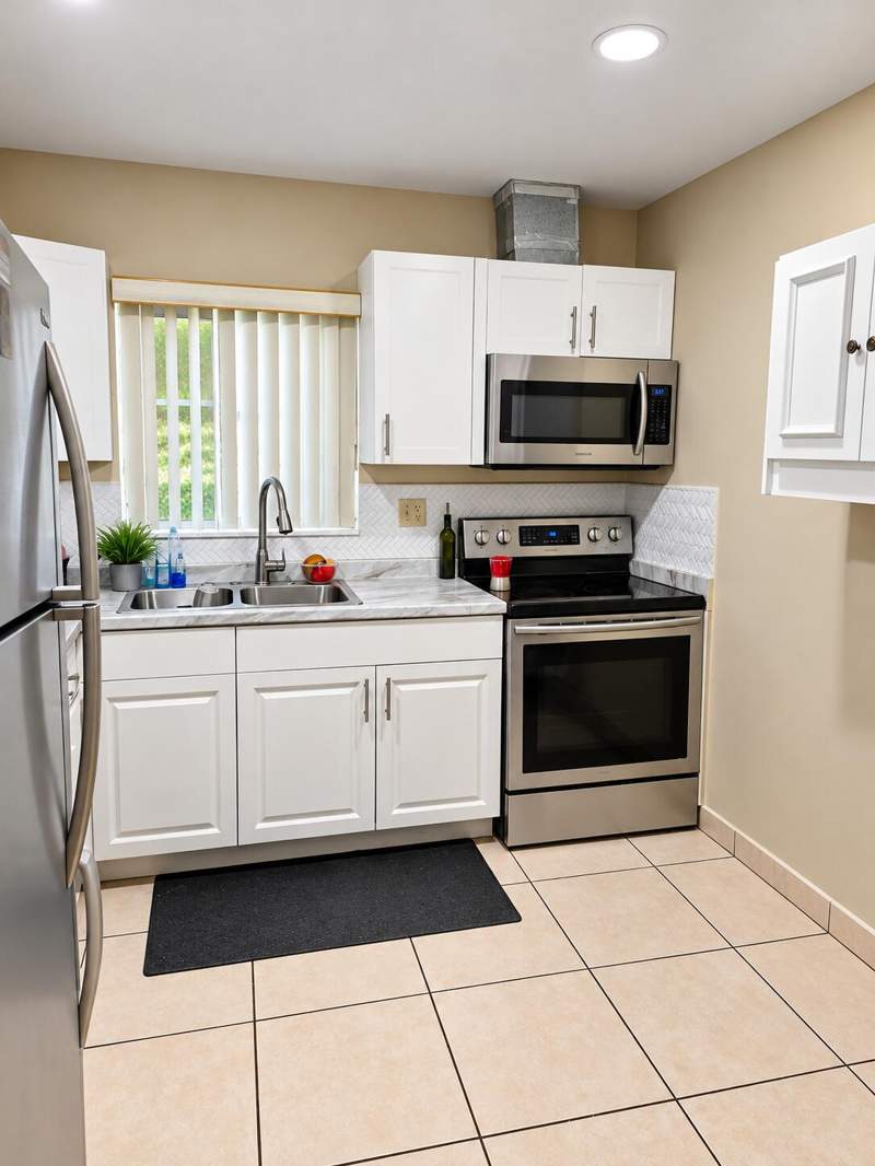 2 bedroom Condominium at 2716 Emory Drive #C, Cresthaven Villas 29 Condo, West Palm Beach — photo 4