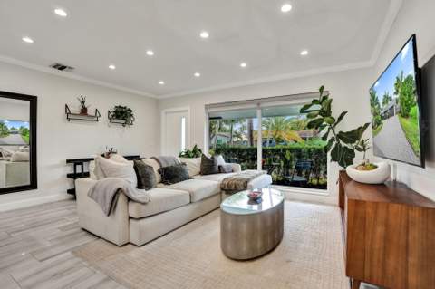 5241 NE 18th Terrace, Fort Lauderdale FL - photo 9 of 52