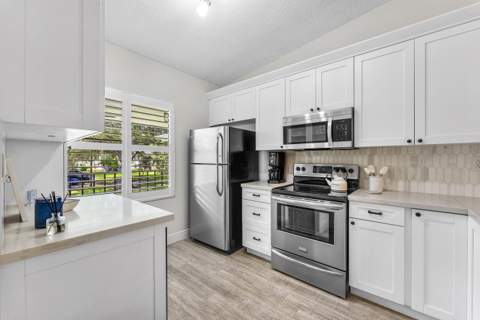 1401 Sabal Ridge Circle #F, Palm Beach Gardens FL - photo 6 of 22