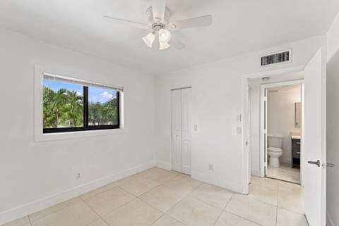 2907 NE 8th Terrace #201, Oakland Park FL - photo 10 of 19
