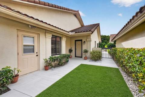 2765 Hawthorne Lane, West Palm Beach FL - photo 8 of 70