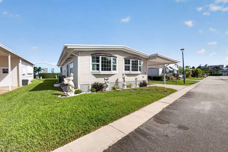2 bedroom Manufactured Home at 400 N Highway A1A #27, Jupiter River Park Condo, Jupiter — photo 4