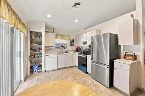 184 Heming Way, Boynton Beach FL - photo 10 of 41