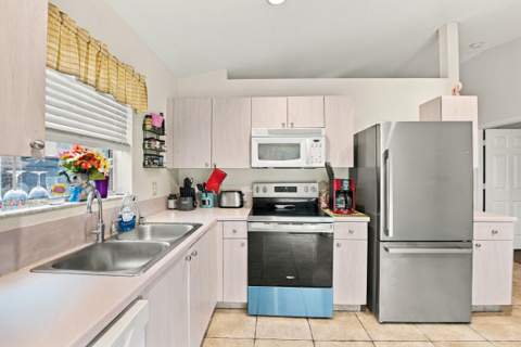 184 Heming Way, Boynton Beach FL - photo 11 of 41