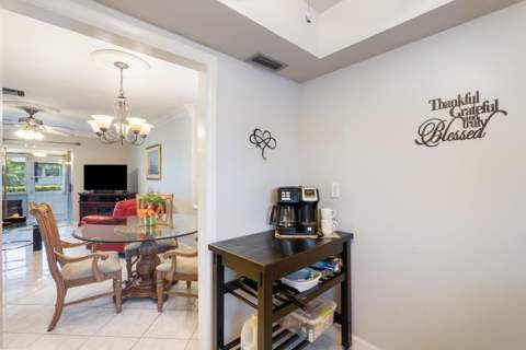 2822 Crosley Drive #D, West Palm Beach FL - photo 7 of 38