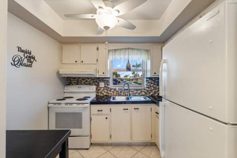 2822 Crosley Drive #D, West Palm Beach FL - photo 8 of 38