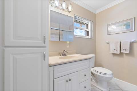 2822 Crosley Drive #D, West Palm Beach FL - photo 14 of 38