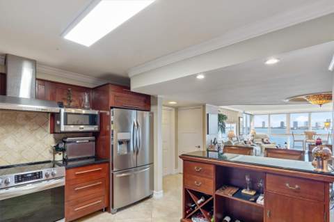 301 Lake Shore Drive #501, Lake Park FL - photo 13 of 33