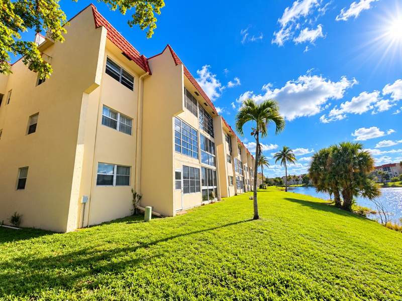 1 bedroom Condominium at 8040 N Sunrise Lakes Drive #106, Sunrise Lakes 26 Condo, Sunrise — photo 3