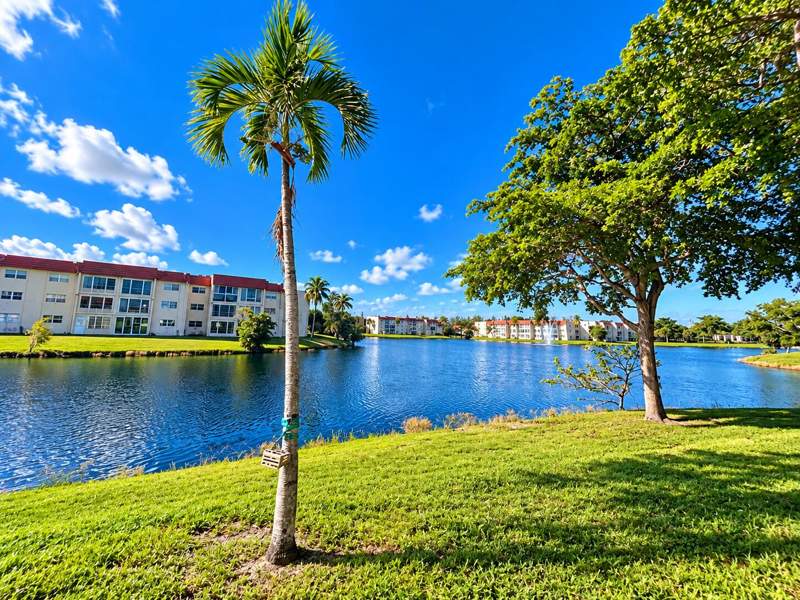 1 bedroom Condominium at 8040 N Sunrise Lakes Drive #106, Sunrise Lakes 26 Condo, Sunrise — photo 4