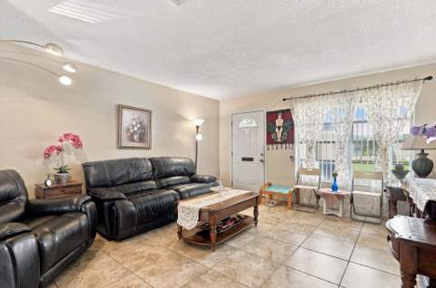 4502 NW 47th Street, Tamarac FL - photo 8 of 51