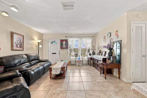 4502 NW 47th Street, Tamarac FL - photo 9 of 51