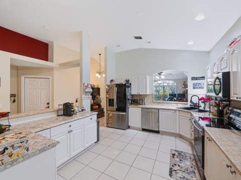 8071 Via Hacienda, Riviera Beach FL - photo 9 of 42