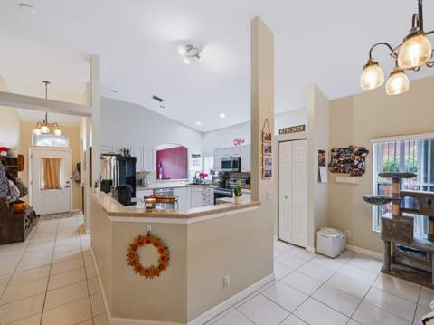 8071 Via Hacienda, Riviera Beach FL - photo 11 of 42