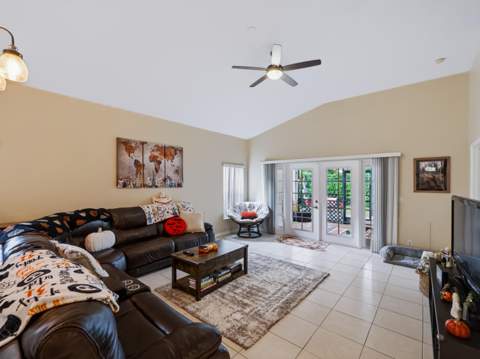8071 Via Hacienda, Riviera Beach FL - photo 15 of 42
