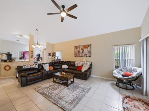 8071 Via Hacienda, Riviera Beach FL - photo 17 of 42