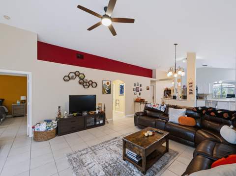 8071 Via Hacienda, Riviera Beach FL - photo 13 of 42