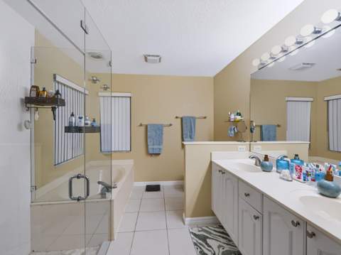8071 Via Hacienda, Riviera Beach FL - photo 21 of 42
