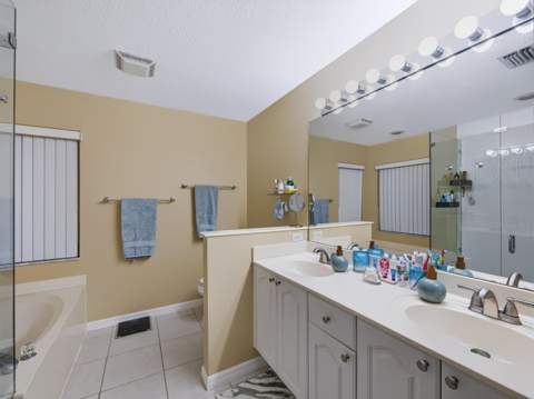 8071 Via Hacienda, Riviera Beach FL - photo 23 of 42