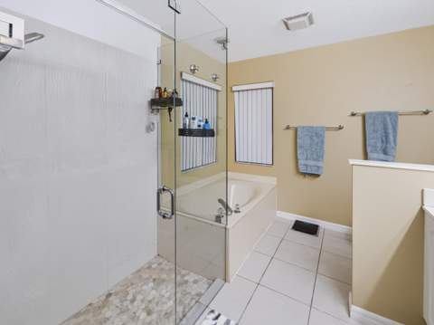 8071 Via Hacienda, Riviera Beach FL - photo 22 of 42