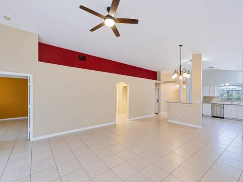 8071 Via Hacienda, Riviera Beach FL - photo 14 of 42