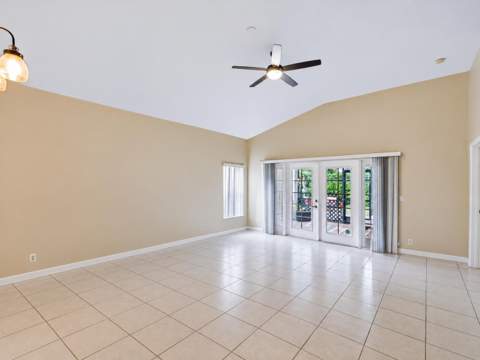 8071 Via Hacienda, Riviera Beach FL - photo 16 of 42