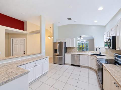8071 Via Hacienda, Riviera Beach FL - photo 10 of 42