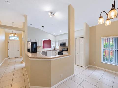 8071 Via Hacienda, Riviera Beach FL - photo 12 of 42
