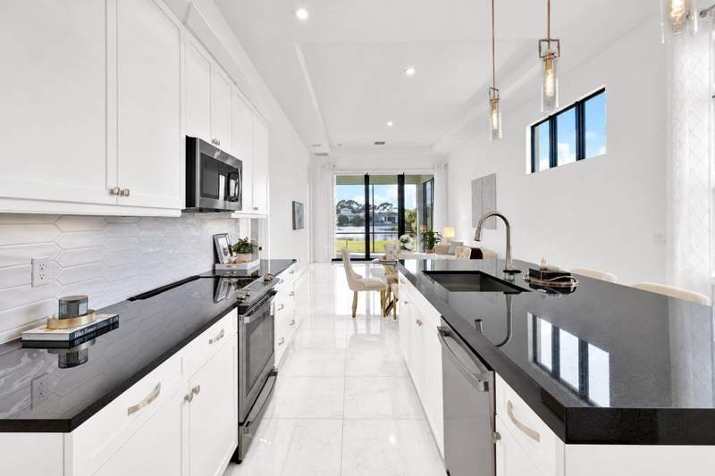 3 bedroom Single Family Residence at 171 SE Via Sangro, Tesoro Preserve Plat No 2, Port St. Lucie — photo 5
