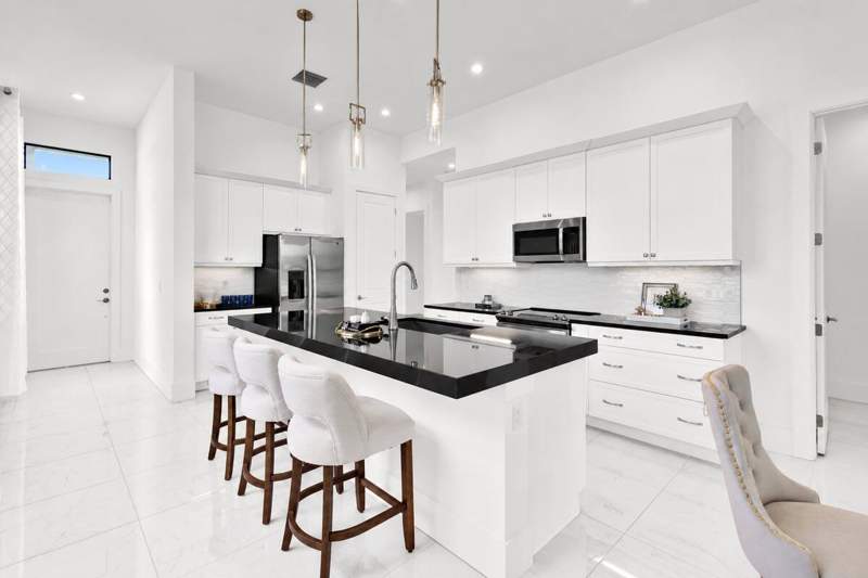 3 bedroom Single Family Residence at 171 SE Via Sangro, Tesoro Preserve Plat No 2, Port St. Lucie — photo 3
