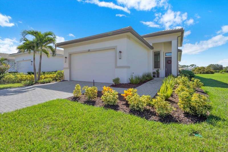 3 bedroom Single Family Residence at 171 SE Via Sangro, Tesoro Preserve Plat No 2, Port St. Lucie — photo 2