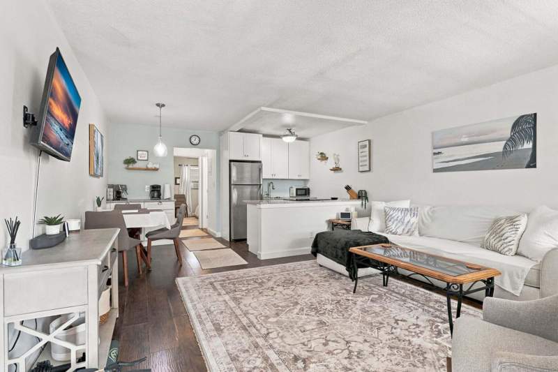 1 bedroom Stock Cooperative at 2111 NE 56th Street #207, Carlton Terrace Co-Op, Fort Lauderdale — photo 5