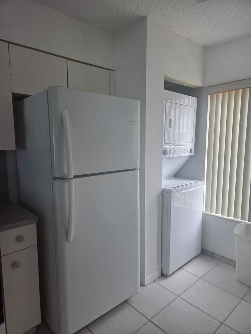 2 bedroom Townhouse at 215 Riviera Circle, Bonaventure, Weston — photo 4