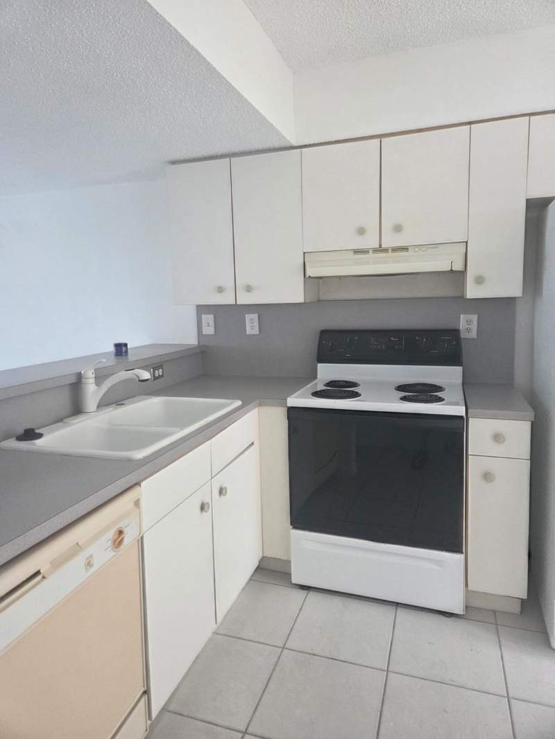 2 bedroom Townhouse at 215 Riviera Circle, Bonaventure, Weston — photo 3