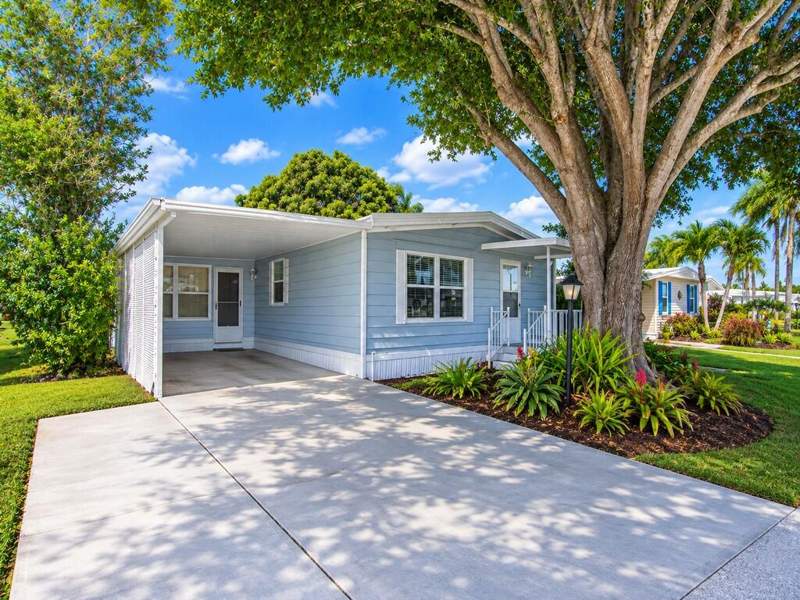 2 bedroom Manufactured Home at 301 NE Moonstone Drive, Pinelake Village, Jensen Beach — photo 3