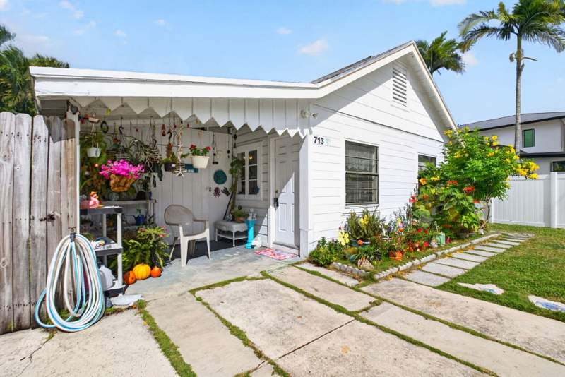 4 bedroom Single Family Residence at 713 S Lake Avenue, La Hacienda Delray, Delray Beach — photo 5