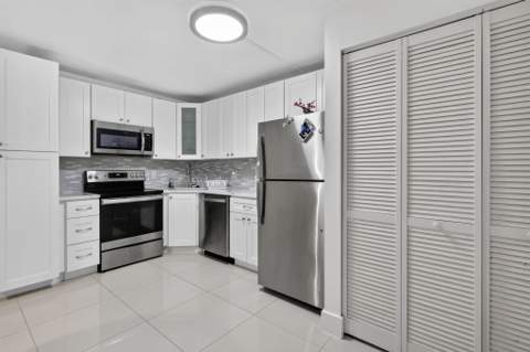 528 Shady Pine Way #B1, Greenacres FL - photo 14 of 34