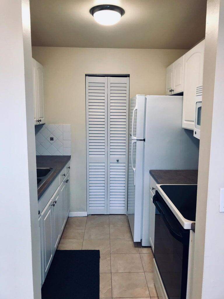 1 bedroom Condominium at 1230 Old Boynton Road #219, Poinciana Condo, Boynton Beach — photo 4